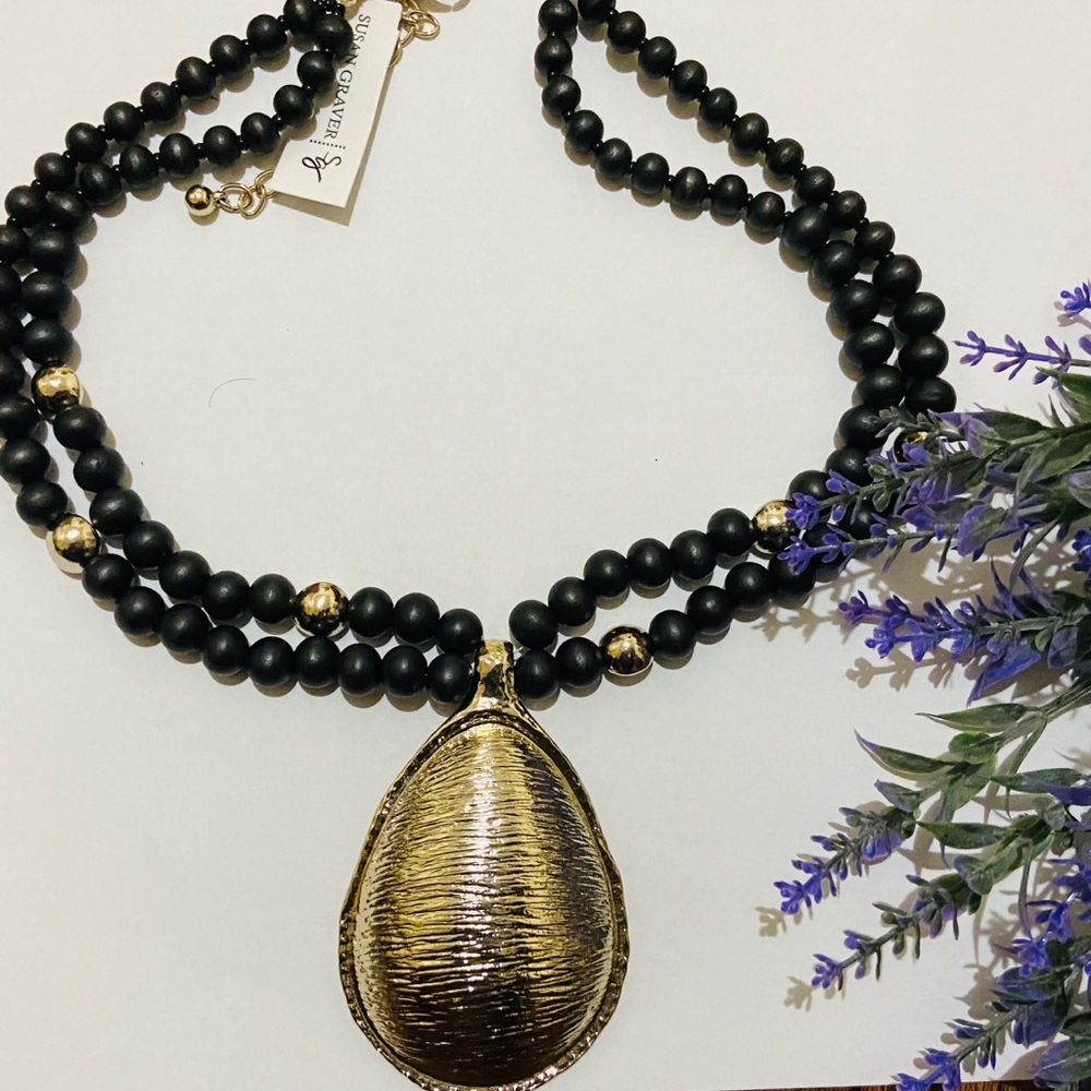 SUSAN GRAVER Black beaded Necklace with Pendant
